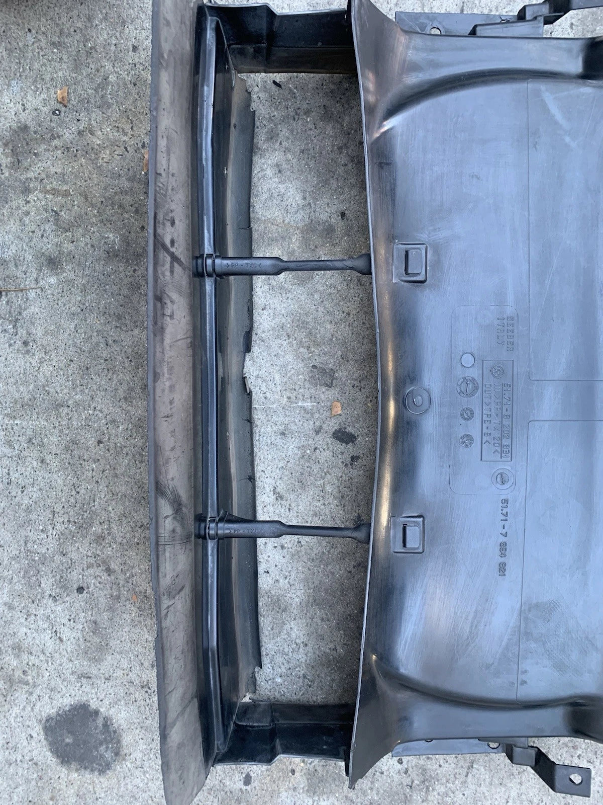 Bmw 00-06 330i Zhp Front Radiator Shroud Duct