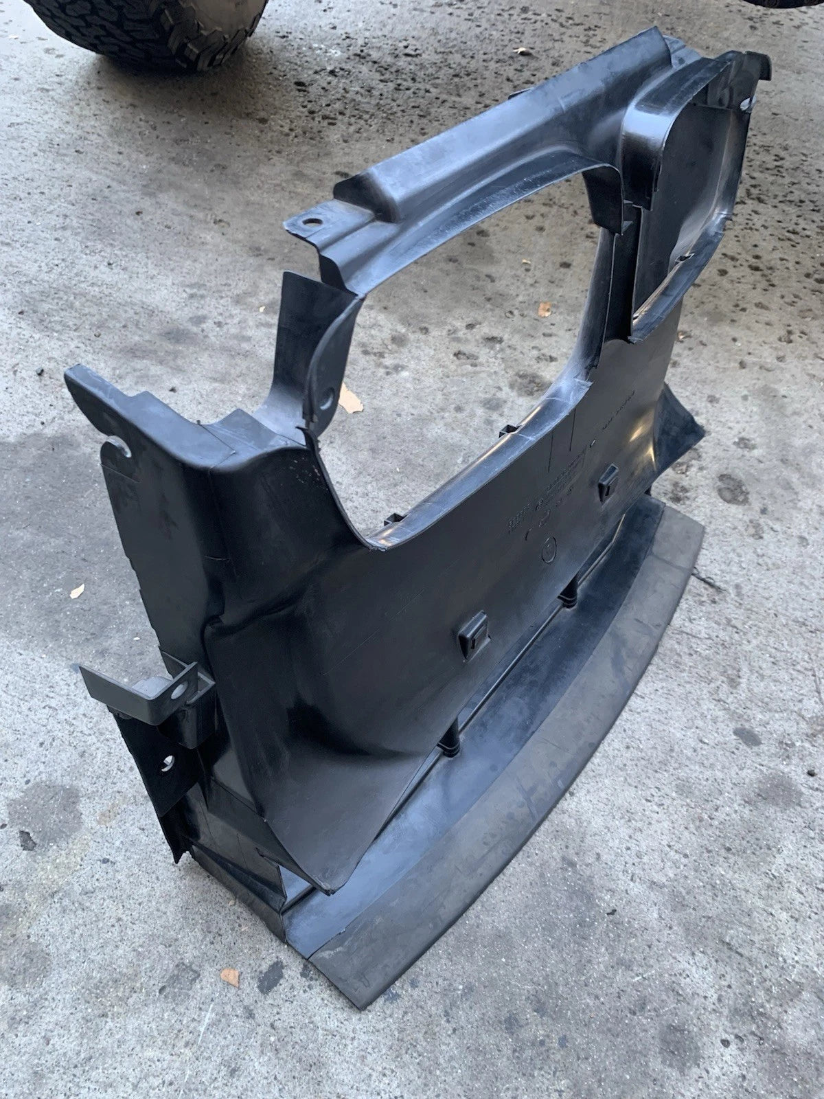 Bmw 00-06 330i Zhp Front Radiator Shroud Duct