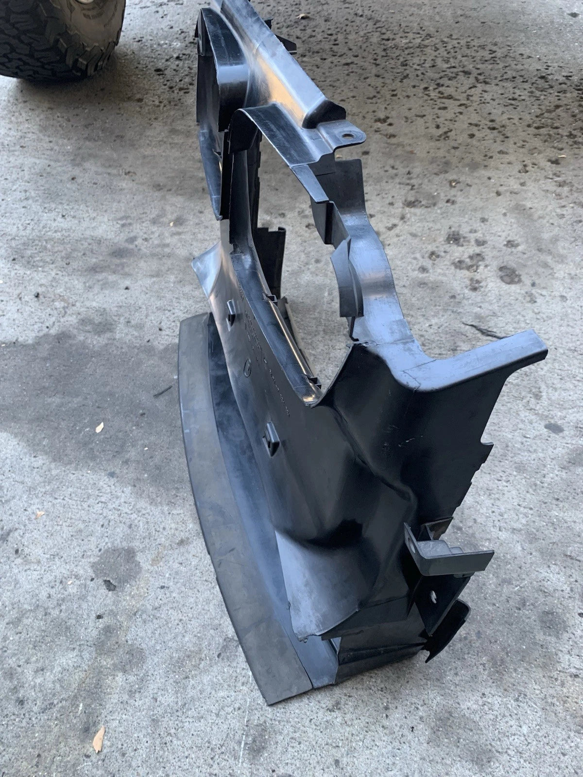 Bmw 00-06 330i Zhp Front Radiator Shroud Duct