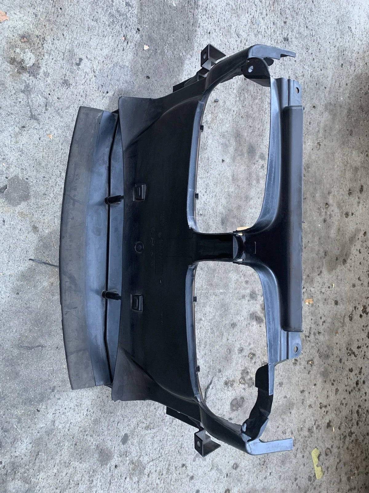 Bmw 00-06 330i Zhp Front Radiator Shroud Duct