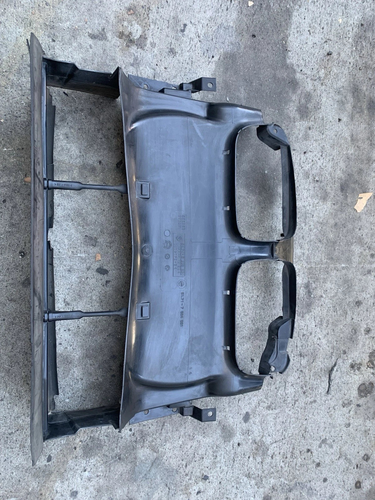 Bmw 00-06 330i Zhp Front Radiator Shroud Duct