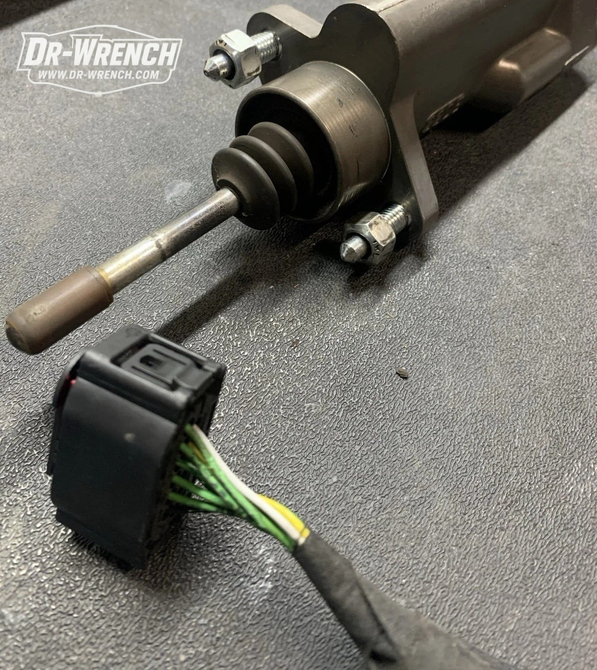 E60 M5 E63 M6 Smg Slave Cylinder With PLCD Sensor Clutch Actuator OEM