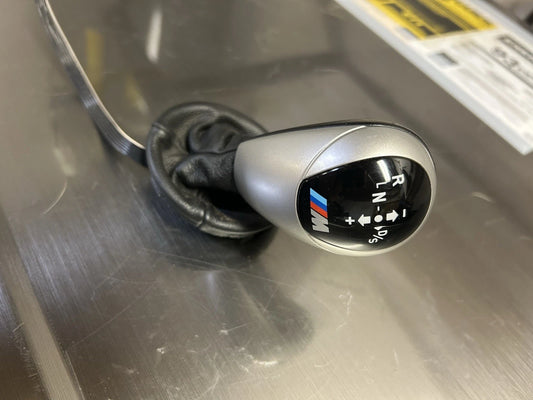 06-10 BMW E60 E63 E64 M5 M6 SMG Transmission Shift Knob & Boot 25162282750