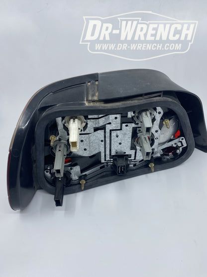 1995 - 2001 BMW E38 740i 740iL 750iL (7 Series) Euro Red Clear Tail Lights Brake Lamps Pre Facelift Left+Right